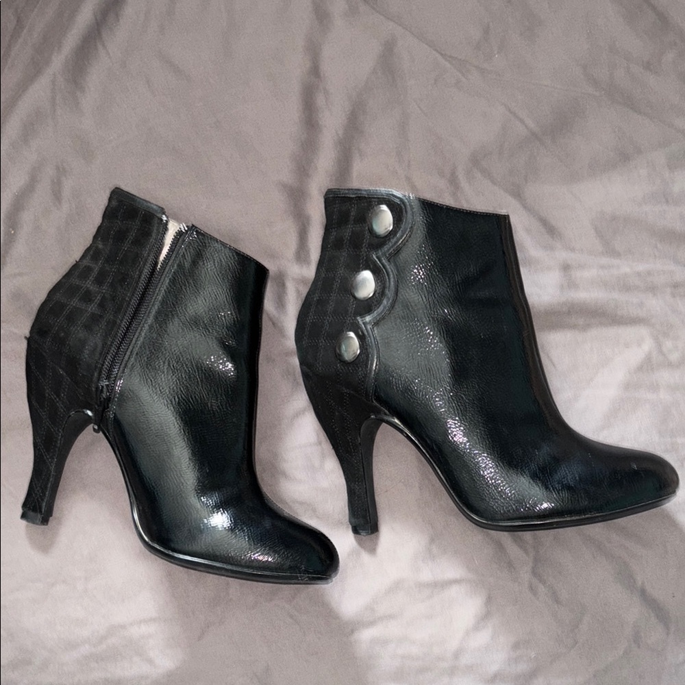 Elegant Black Ankle Boots